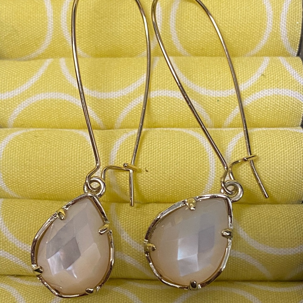 Kendra Scott drop earrings